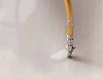 长治瓷砖空鼓维修公司专业解答在瓷砖铺贴过程中，如果使用的砂料过粗（如全部使用了粗砂），可能会导致以下问题